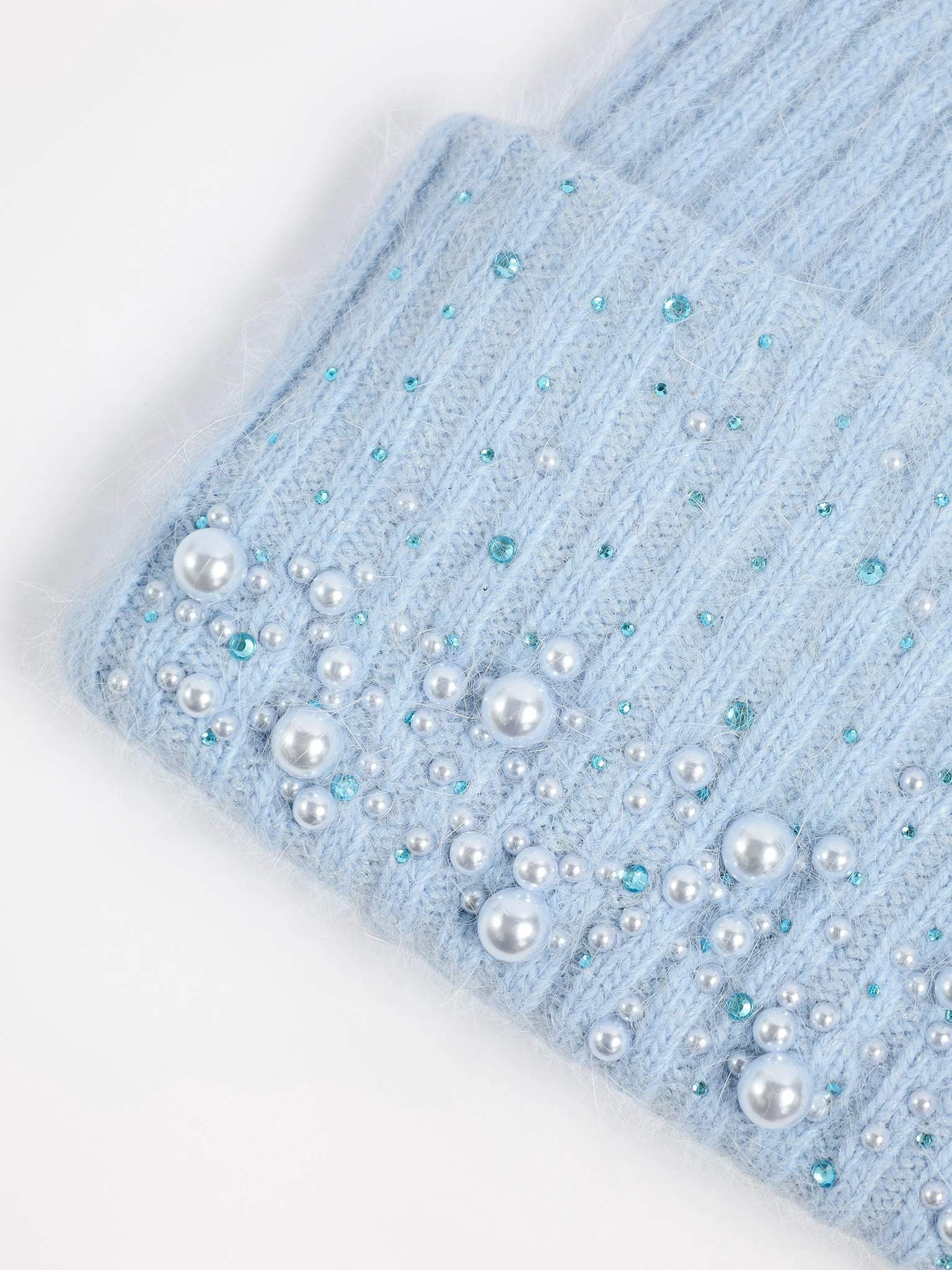 Шапка-бини двойная с отворотом декорированная стразами и бусинами в ассортименте